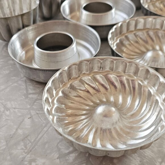 Aluminum Tart Tins Jello Molds Crafts vintage metal fluted cake cups lot of 9 - Picture 2 of 8